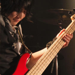 という訳でベースを弾く准さん